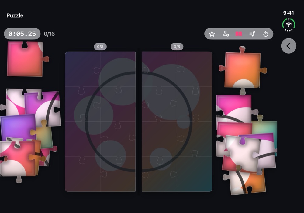 本のように開いた iPhone Duo でふたりで組む Jigsaw